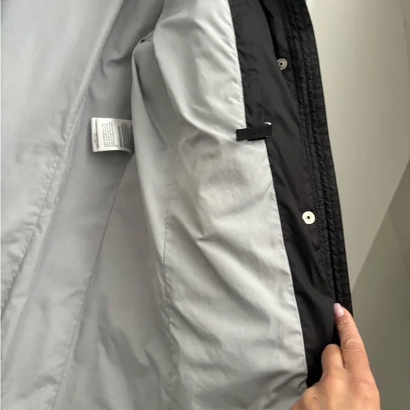 Bogner knee length puffer coat. EUC, black, size 6. Original hood not included. - Picture 4 of 9